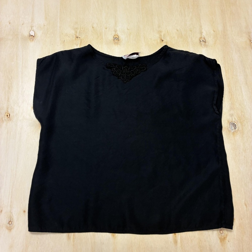 Vintage Turn On Blouse Womens Medium Black Embroidered Sleeveless Pullover Top